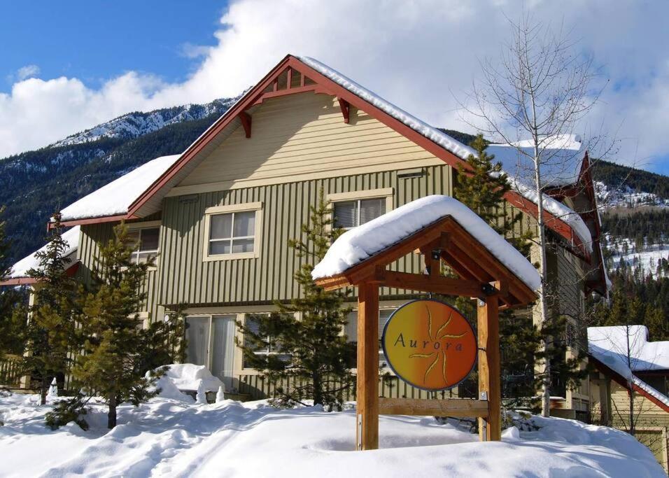 Aurora Townhomes By Stayin Panorama Exterior photo